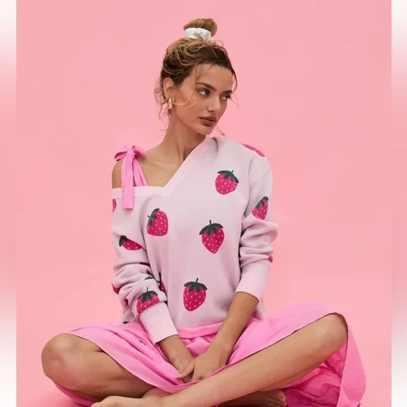 Beach Riot NWT Sz M Joey Sweet strawberries oversized sweater; so cute! - Picture 7 of 16